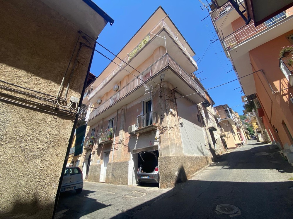 2 locali Appartamento For Vendita in Catanzaro, 