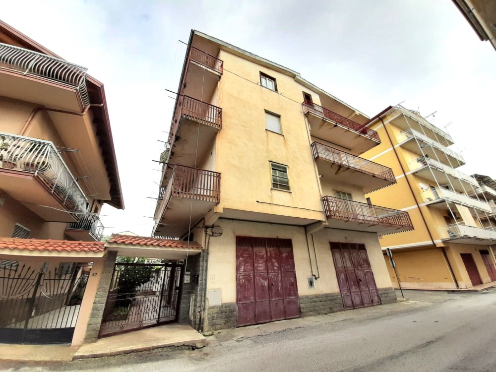 2 locali Appartamento For Vendita in Catanzaro, 