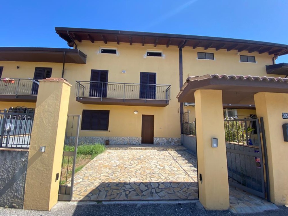 5 locali Villa For Vendita in Catanzaro,  - 1