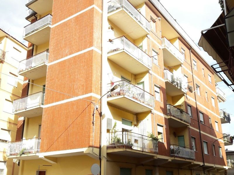 4 locali Appartamento For Vendita in Catanzaro, 
