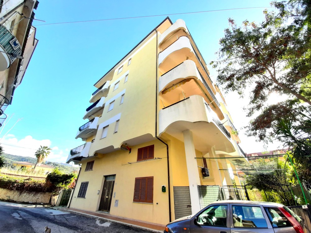 2 locali Appartamento For Vendita in Catanzaro,  - 1